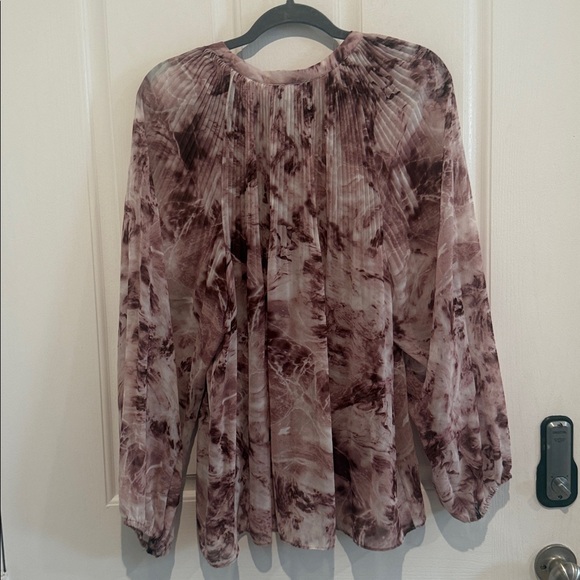 Jennifer Lopez blouse - Picture 3 of 4